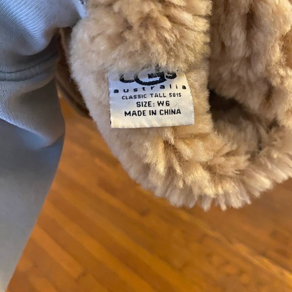 Size 6 Uggs - image 4